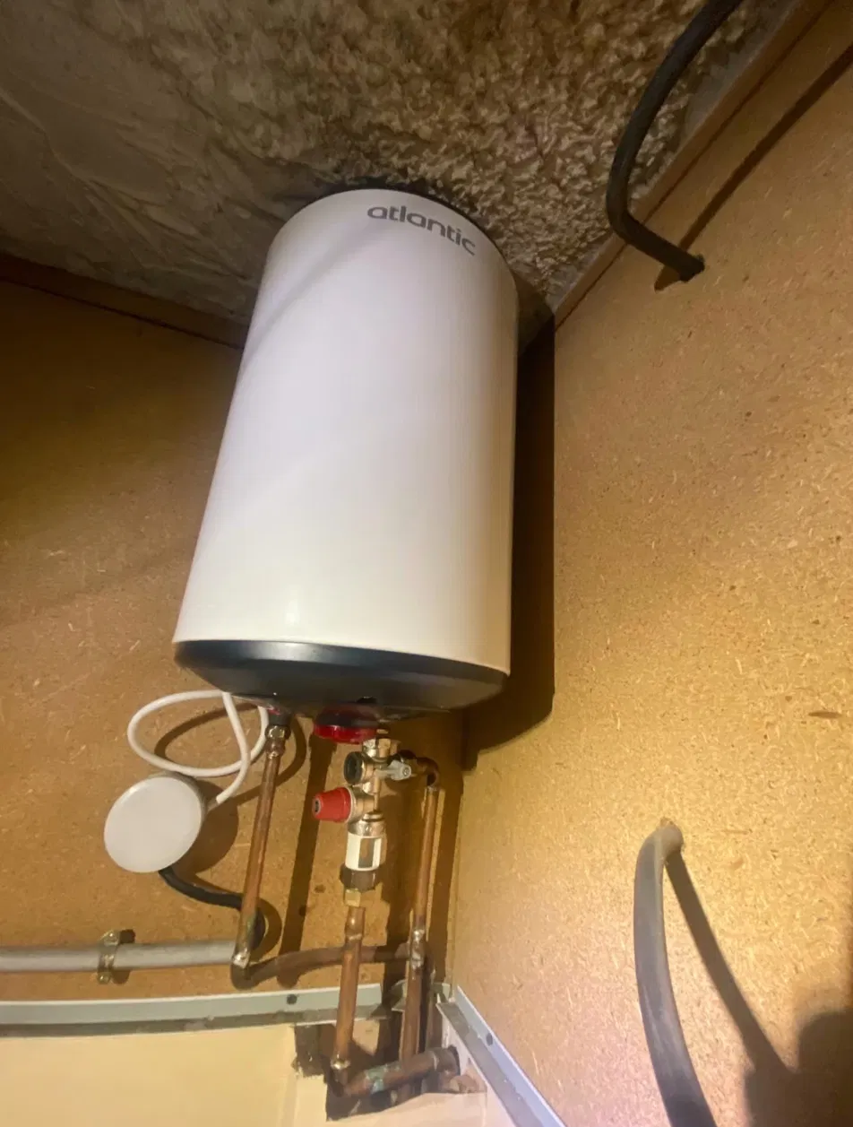 Remplacement d'un chauffe-eau percé — Montpellier (34) — tour du Polygone, 13e étage